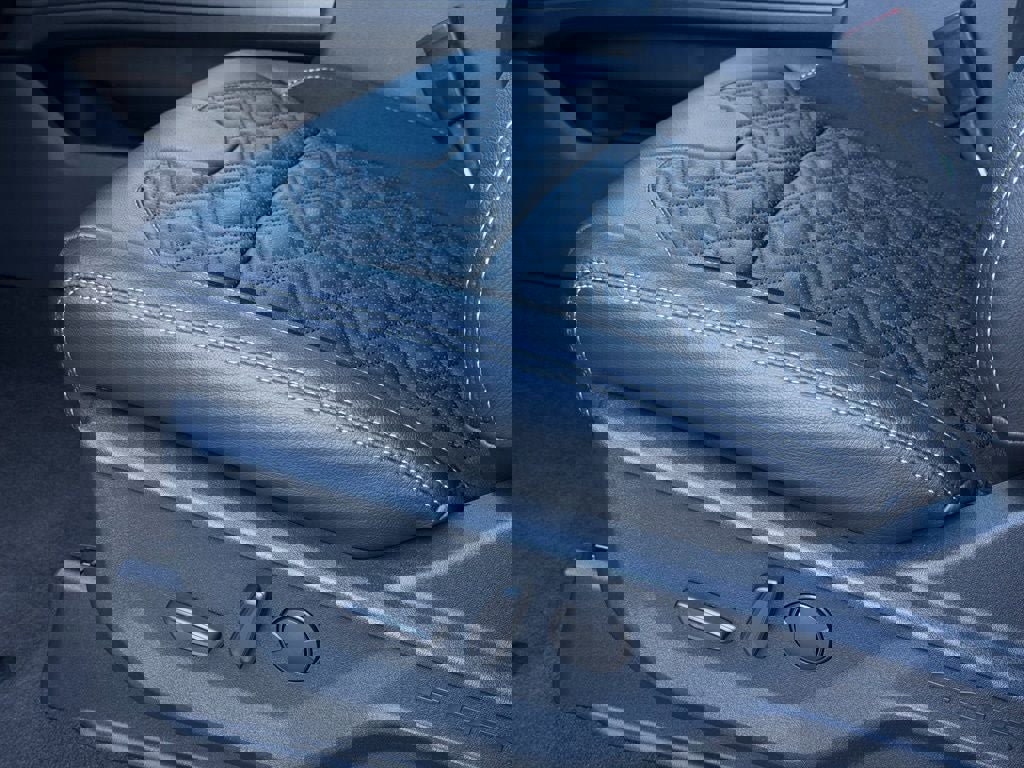 New 2026 Ford F250 Lariat w/ Black Appearance Package image 28