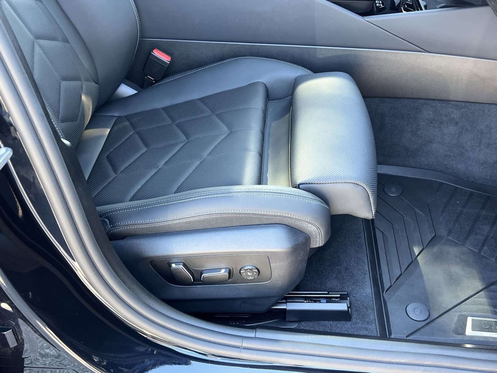 Used 2027 BMW 540i xDrive w/ M Sport Package AWD/4WD image 27