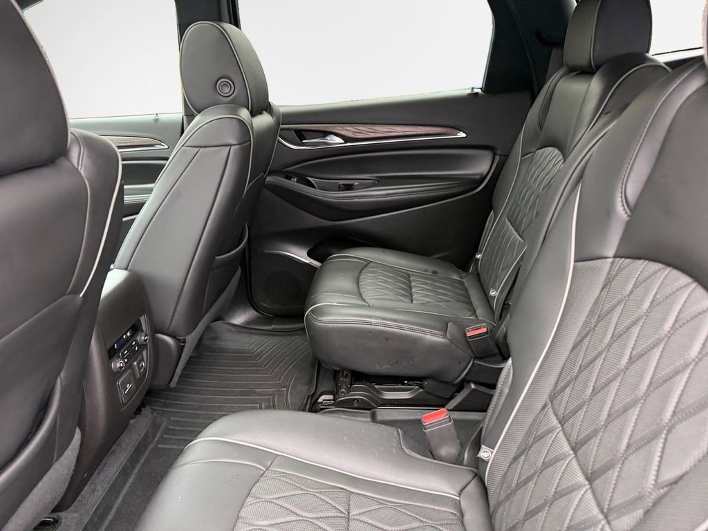 Used 2023 Buick Enclave Avenir image 24