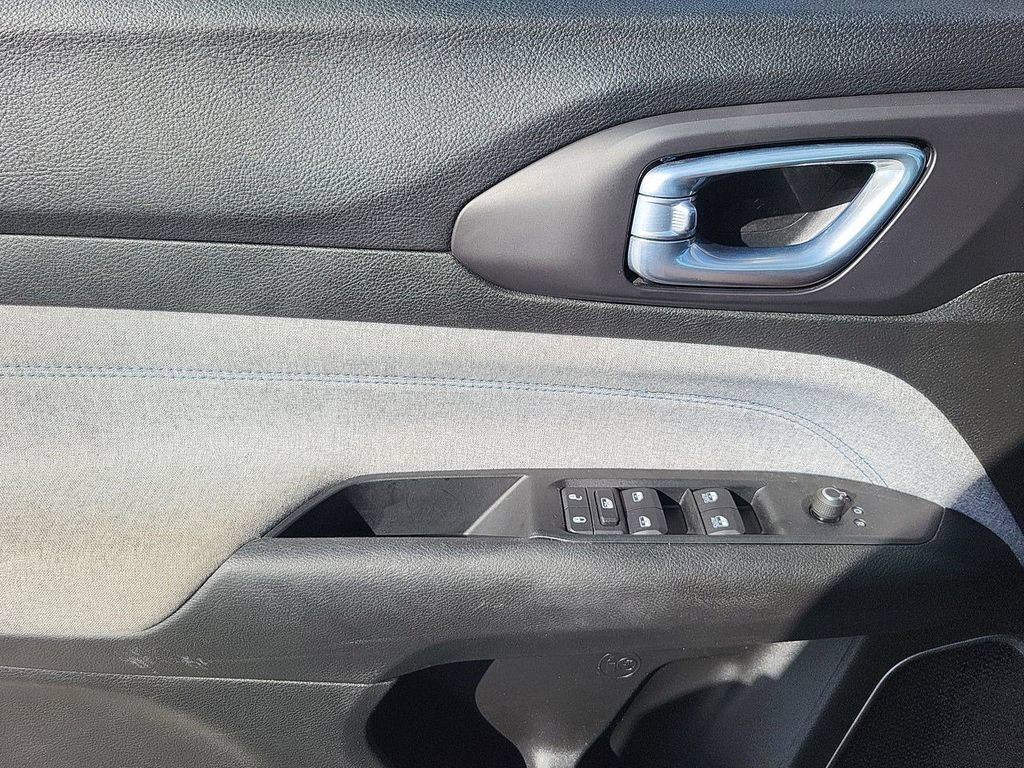 Used 2022 Jeep Compass Latitude FWD image 27