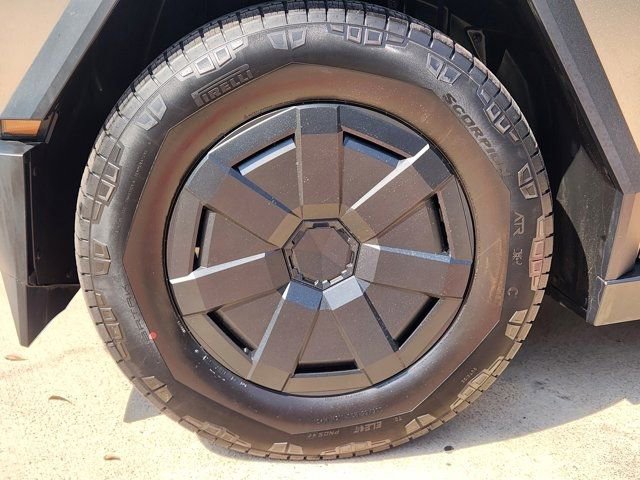 Used 2024 Tesla Cybertruck AWD Crew Cab image 15