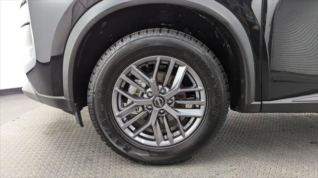 Used 2023 Nissan Rogue S image 28