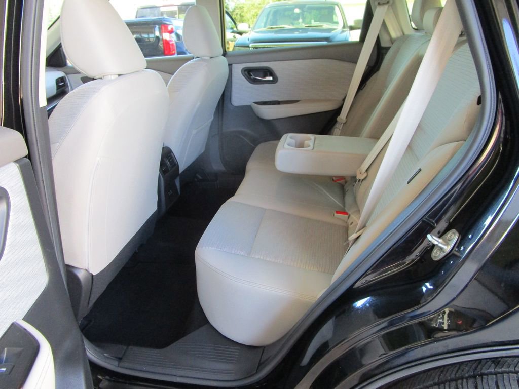 Used 2023 Nissan Rogue SV image 14