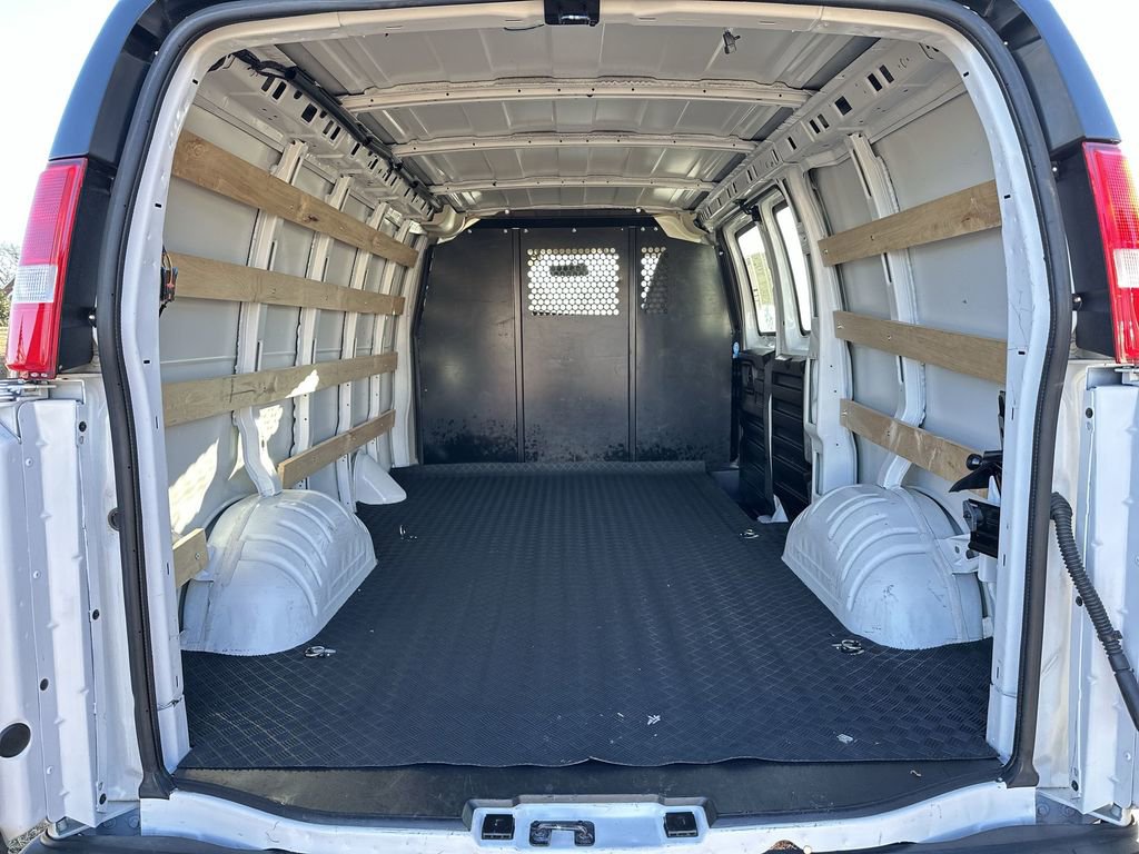 Used 2024 GMC Savana 2500 w/ Driver Convenience Package image 18