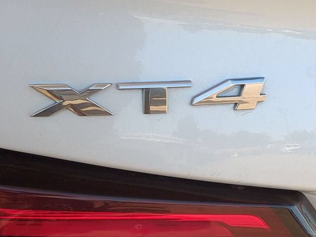 Used 2021 Cadillac XT4 Luxury w/ Cold Weather Package FWD image 10