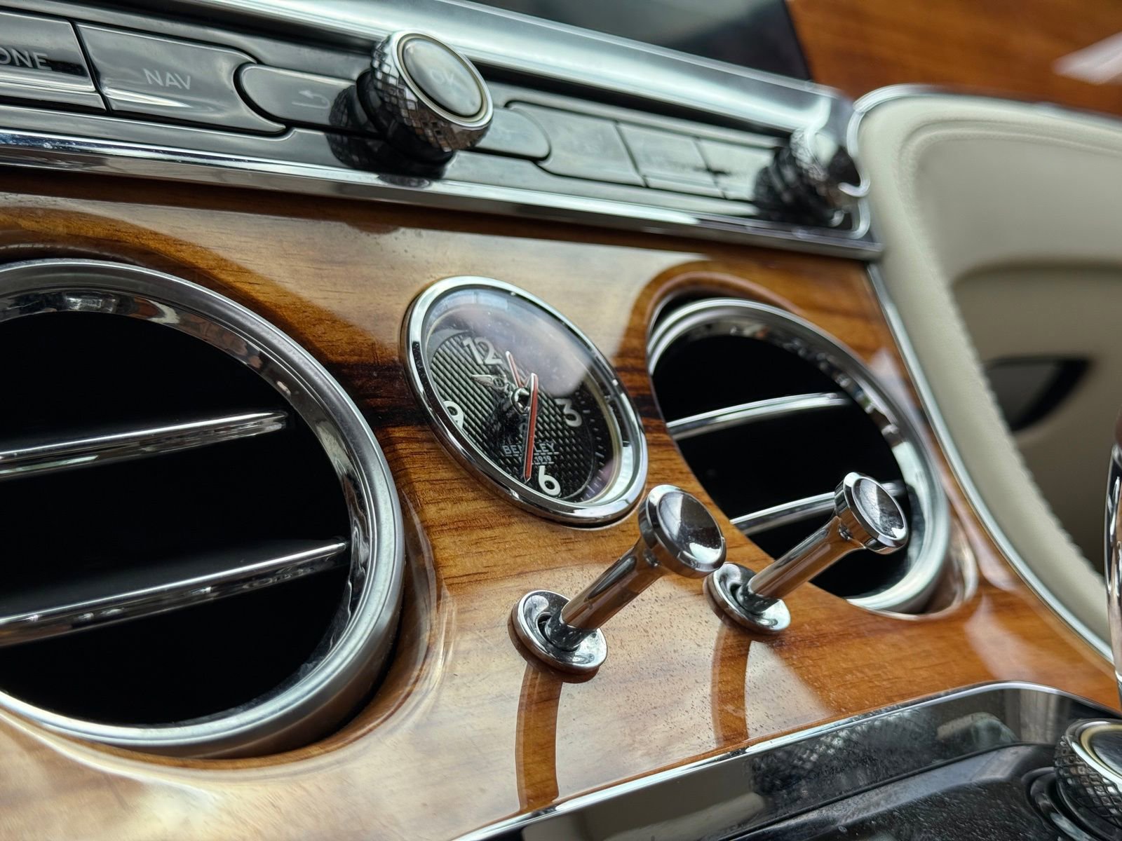 Used 2020 Bentley Continental GT image 31