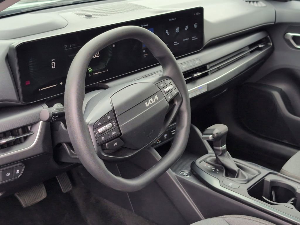 Used 2025 Kia K4 LXS image 15