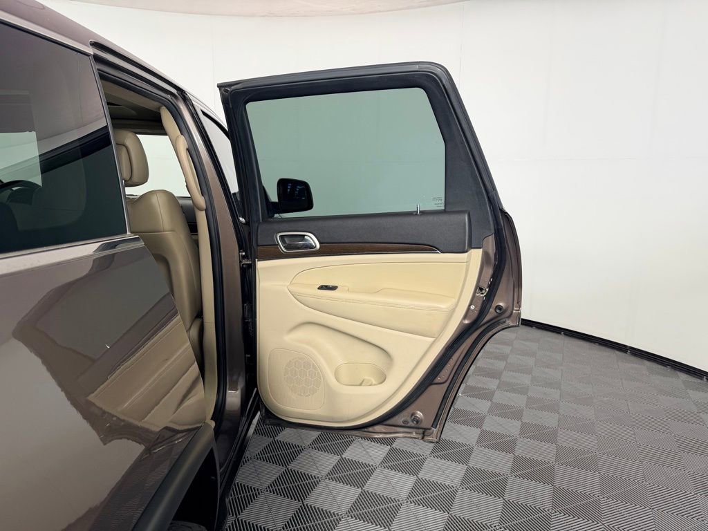 Used 2017 Jeep Grand Cherokee Limited image 30