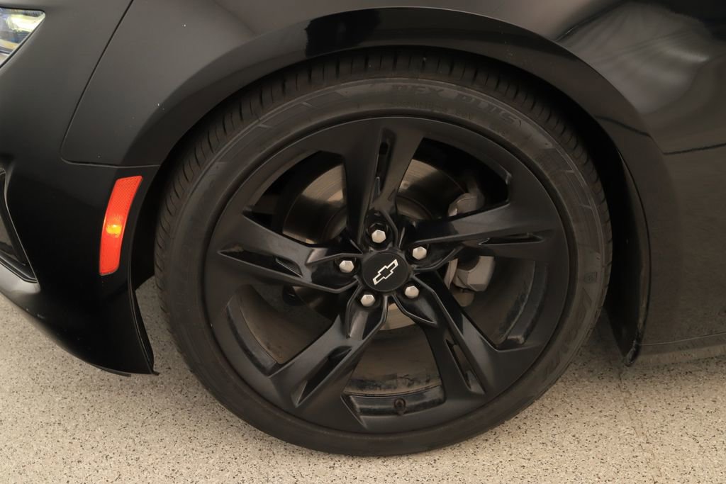 Used 2020 Chevrolet Camaro LT RWD image 31