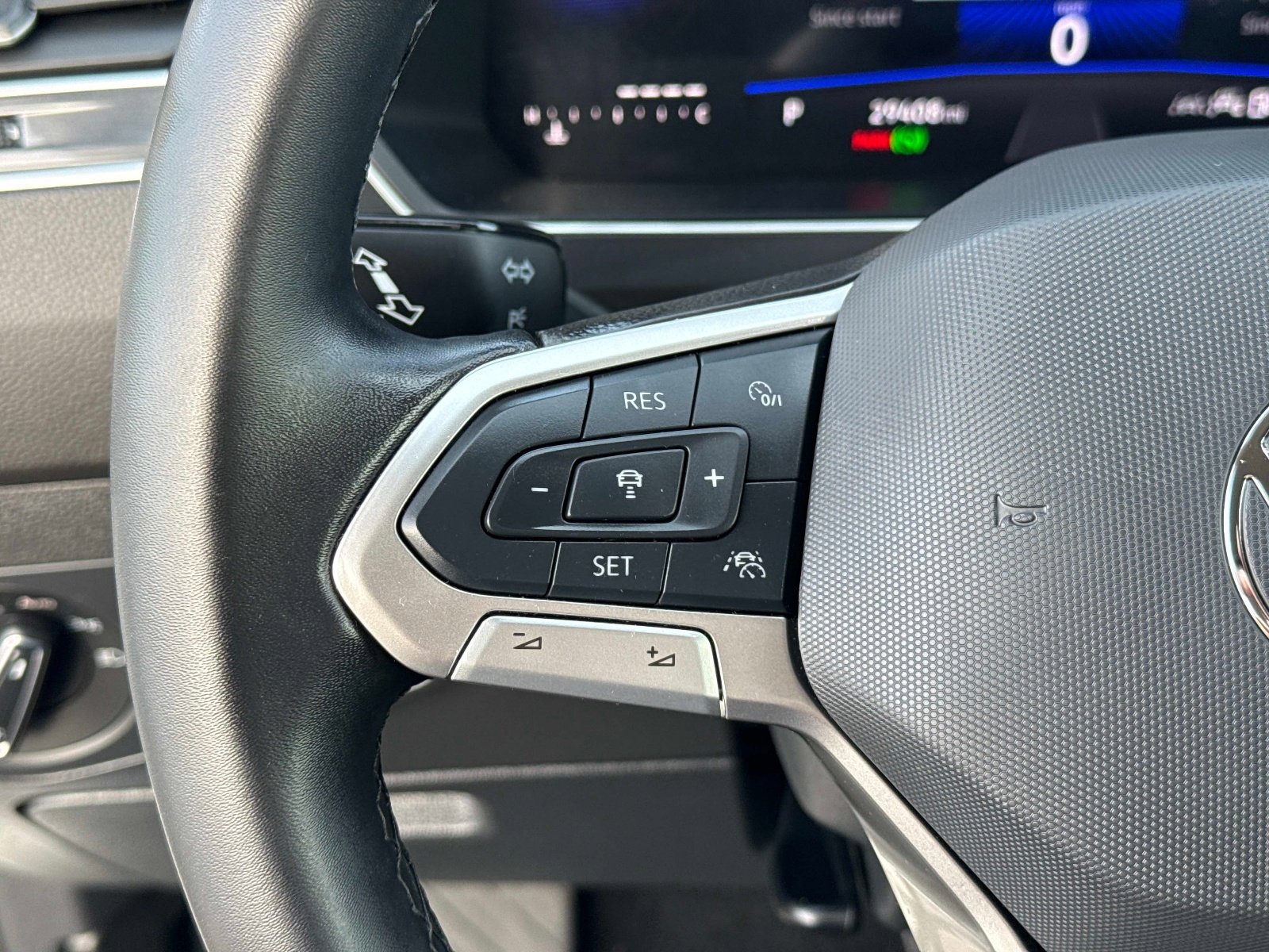 Used 2024 Volkswagen Tiguan Wolfsburg Edition image 31