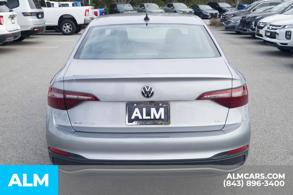 Used 2024 Volkswagen Jetta SE image 6