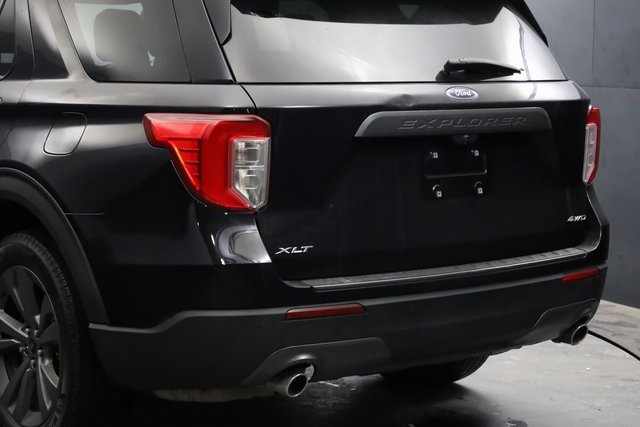 Used 2023 Ford Explorer XLT w/ Equipment Group 202A image 7