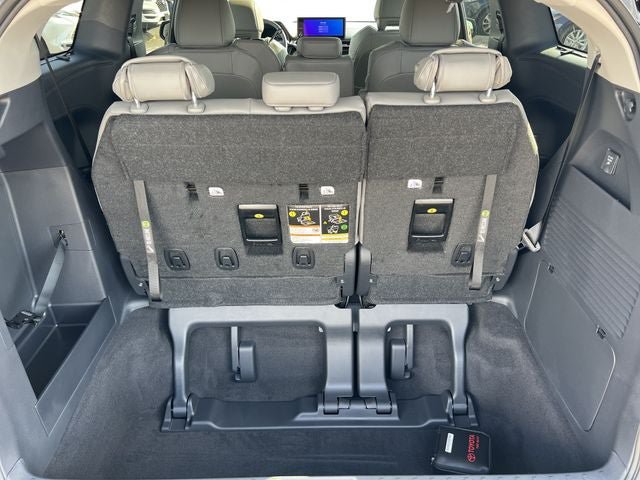 New 2026 Toyota Sienna XLE FWD image 32