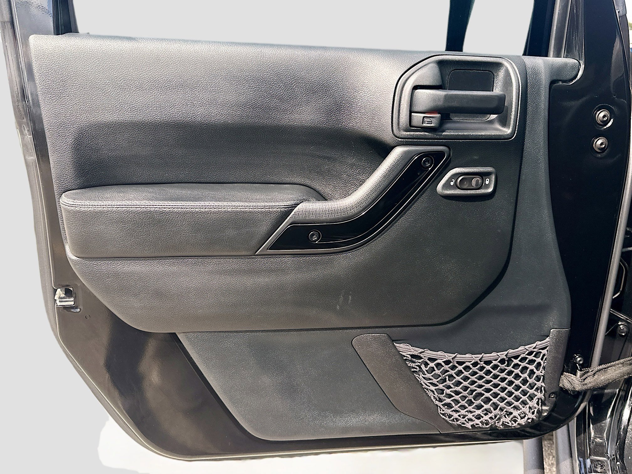 Used 2017 Jeep Wrangler Sahara image 16