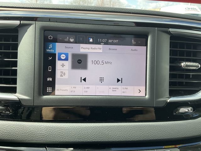 Used 2023 Chrysler Voyager LX image 12