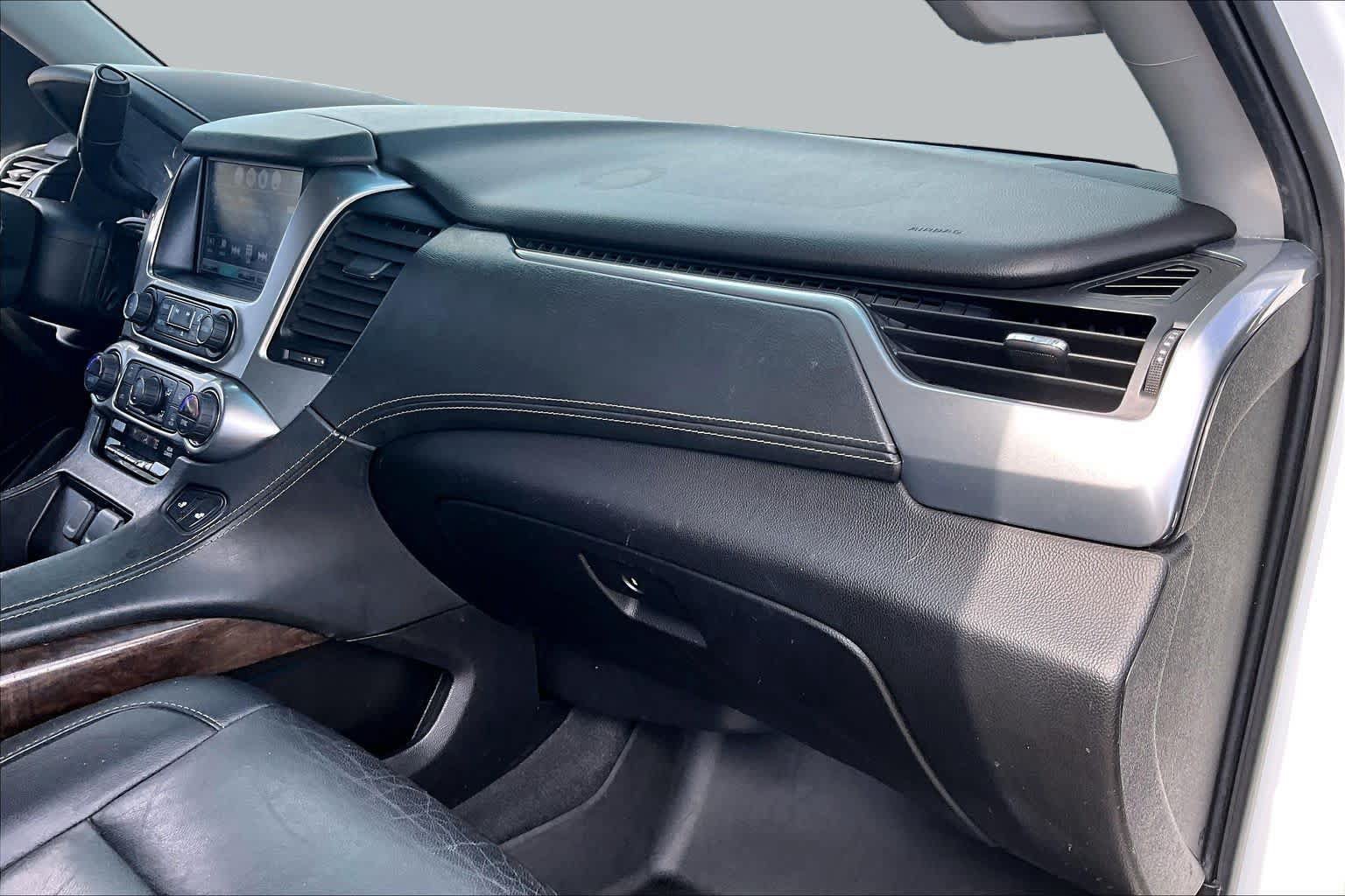 Used 2019 Chevrolet Tahoe LT w/ Luxury Package RWD image 18