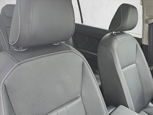 Used 2023 Volkswagen Tiguan SE w/ Panoramic Sunroof Package FWD image 24