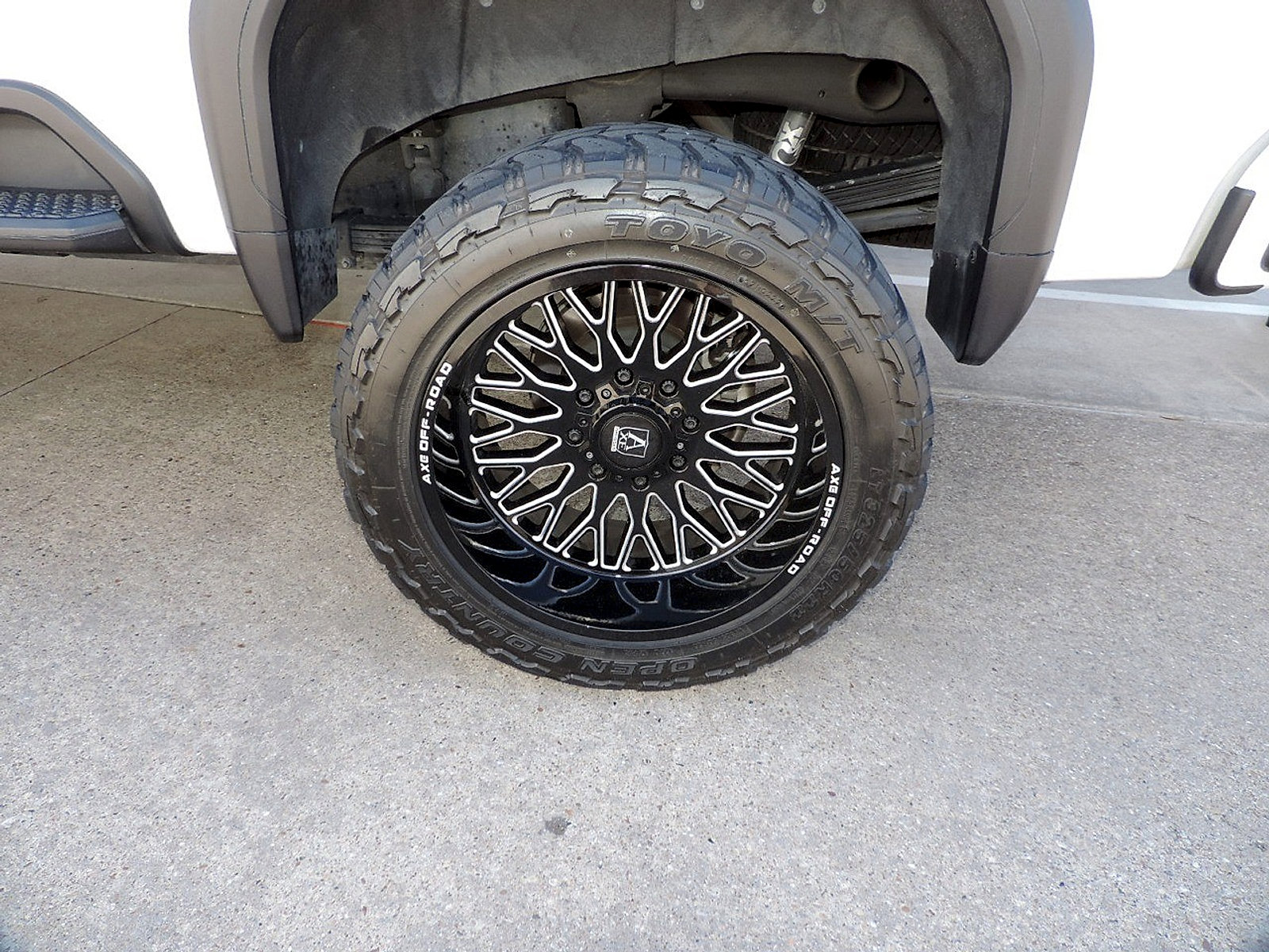 Used 2024 GMC Sierra 2500 Denali Ultimate AWD/4WD image 10