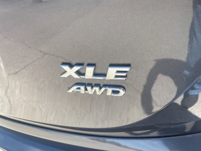 Used 2018 Toyota RAV4 XLE AWD/4WD image 10