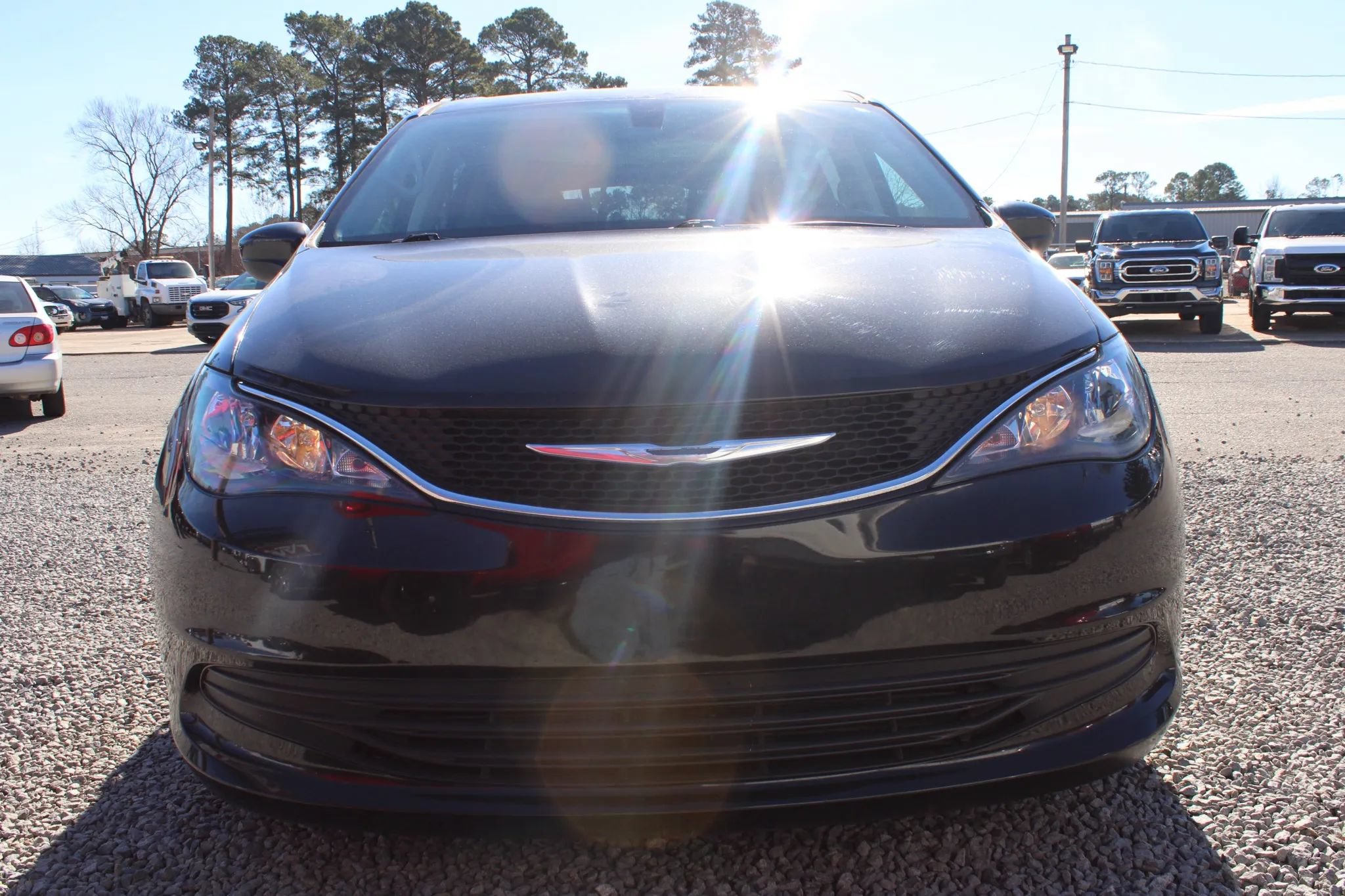 Used 2017 Chrysler Pacifica LX FWD image 4