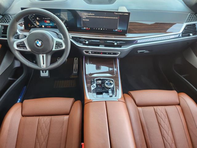 Used 2026 BMW X7 M60i w/ Executive Package image 3