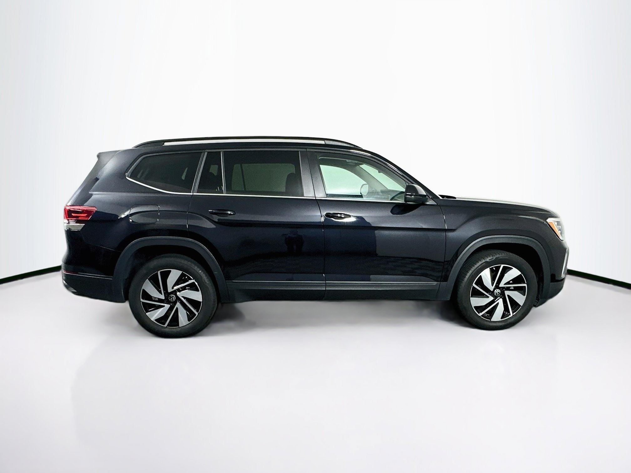Used 2025 Volkswagen Atlas SE FWD image 10