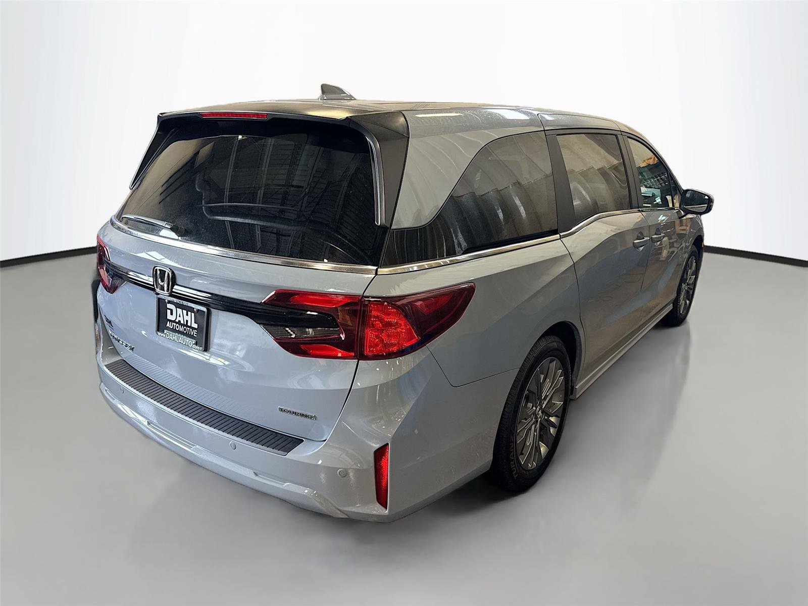 New 2026 Honda Odyssey Touring image 7
