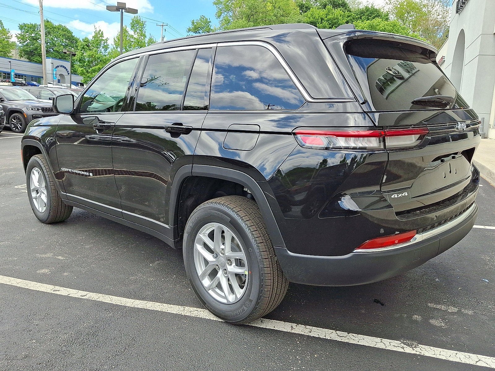 New 2026 Jeep Grand Cherokee Laredo X AWD/4WD image 4