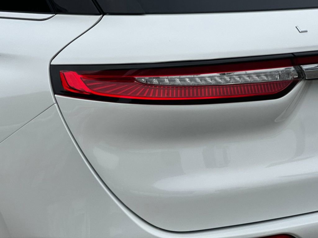 Certified 2023 Lincoln Corsair Reserve w/ Equipment Group 201A image 28