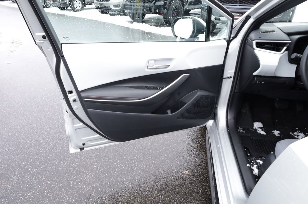 Certified 2025 Toyota Corolla SE w/ SE Premium Package image 15