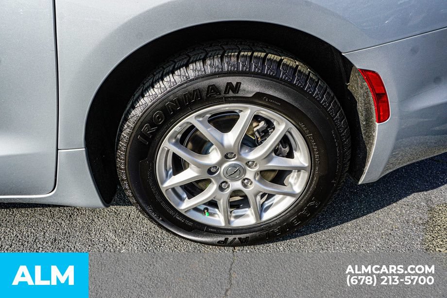 Used 2024 Chrysler Pacifica Touring-L FWD image 16