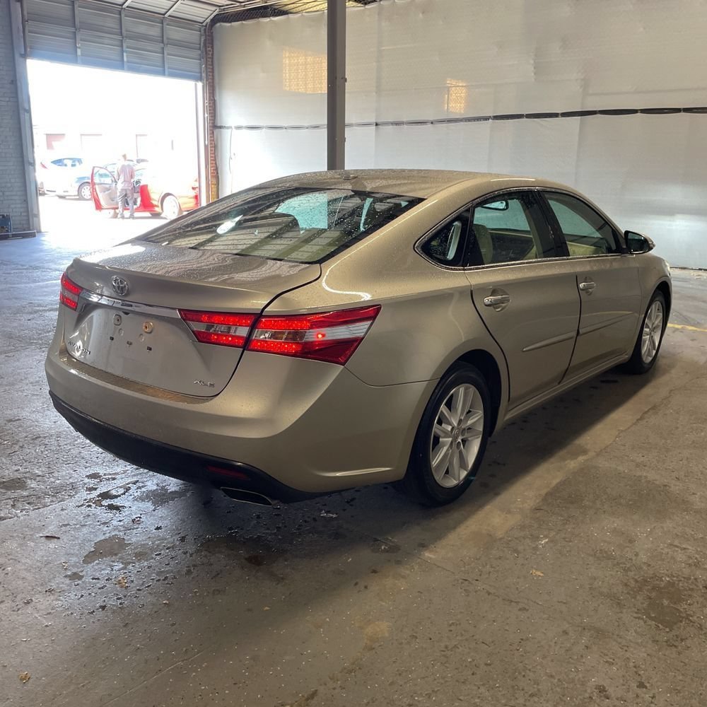 Used 2015 Toyota Avalon XLE Premium FWD image 3