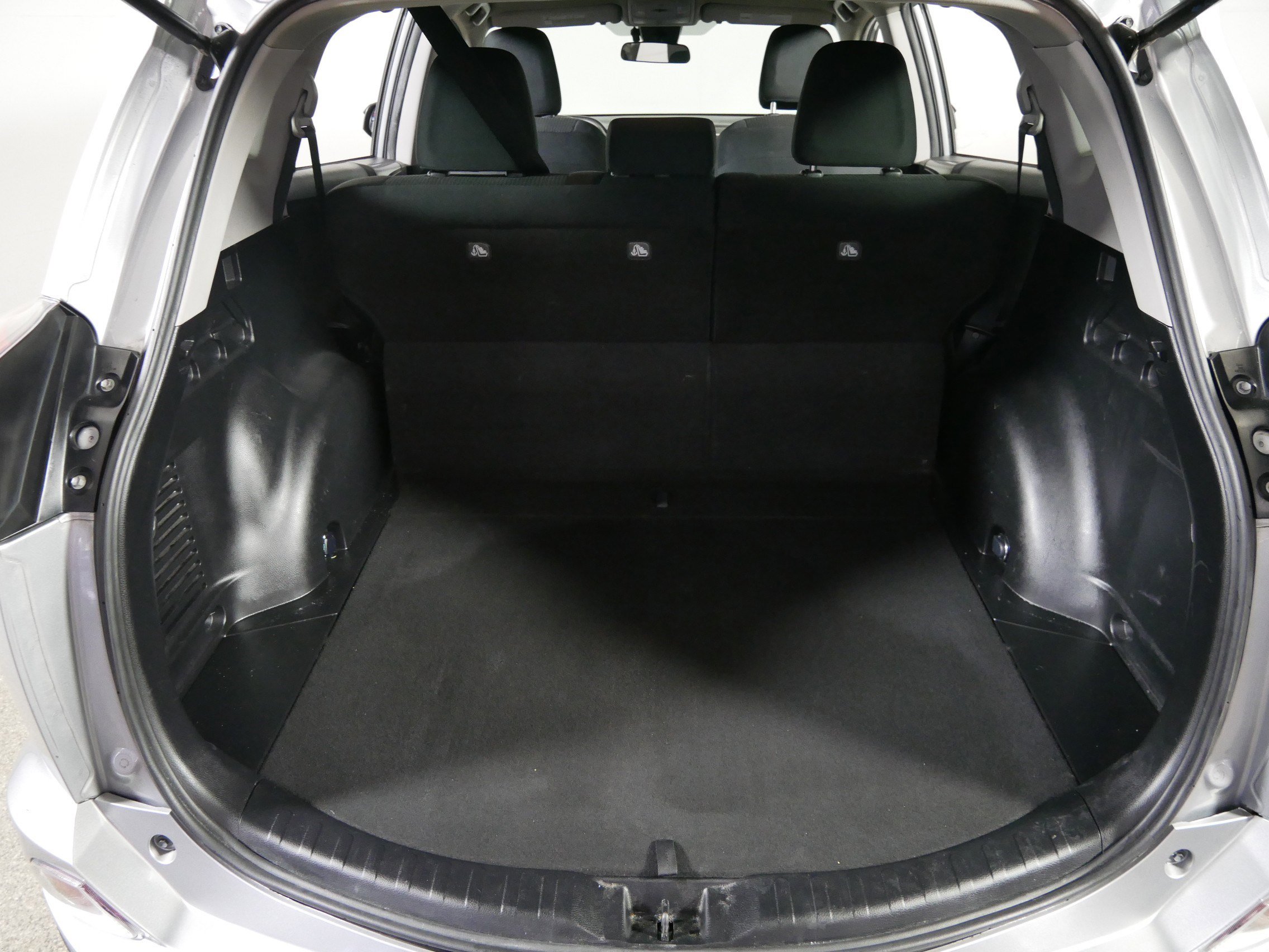 Used 2017 Toyota RAV4 LE w/ All Weather Liner Package AWD/4WD image 18