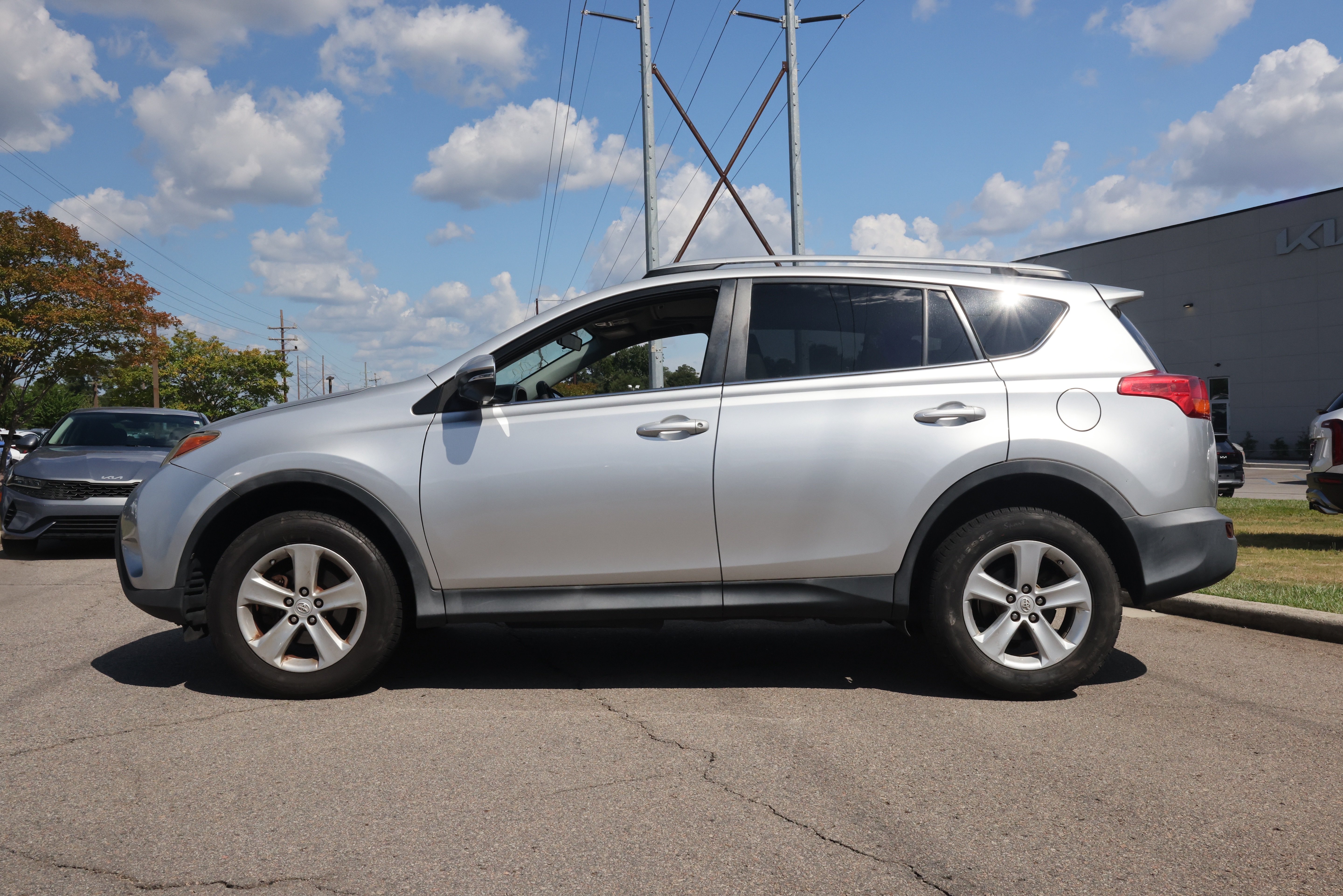 Used 2014 Toyota RAV4 XLE FWD image 2