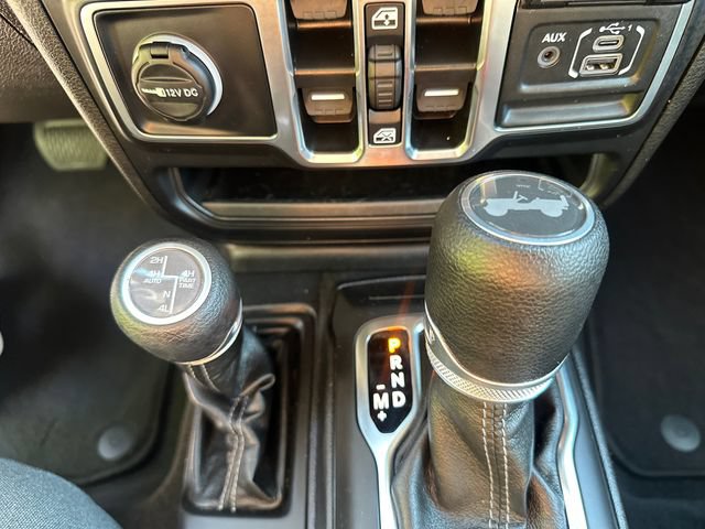 Used 2025 Jeep Wrangler Unlimited Sahara w/ Safety Group AWD/4WD image 32