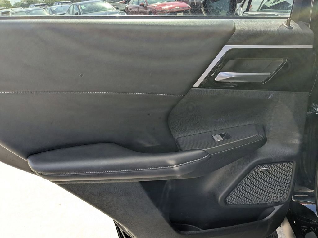 Used 2025 Mitsubishi Outlander SE FWD image 21