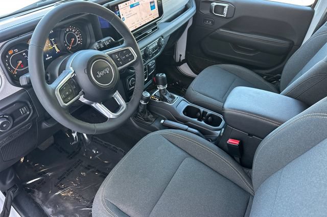 Used 2025 Jeep Wrangler Unlimited Sahara AWD/4WD image 10