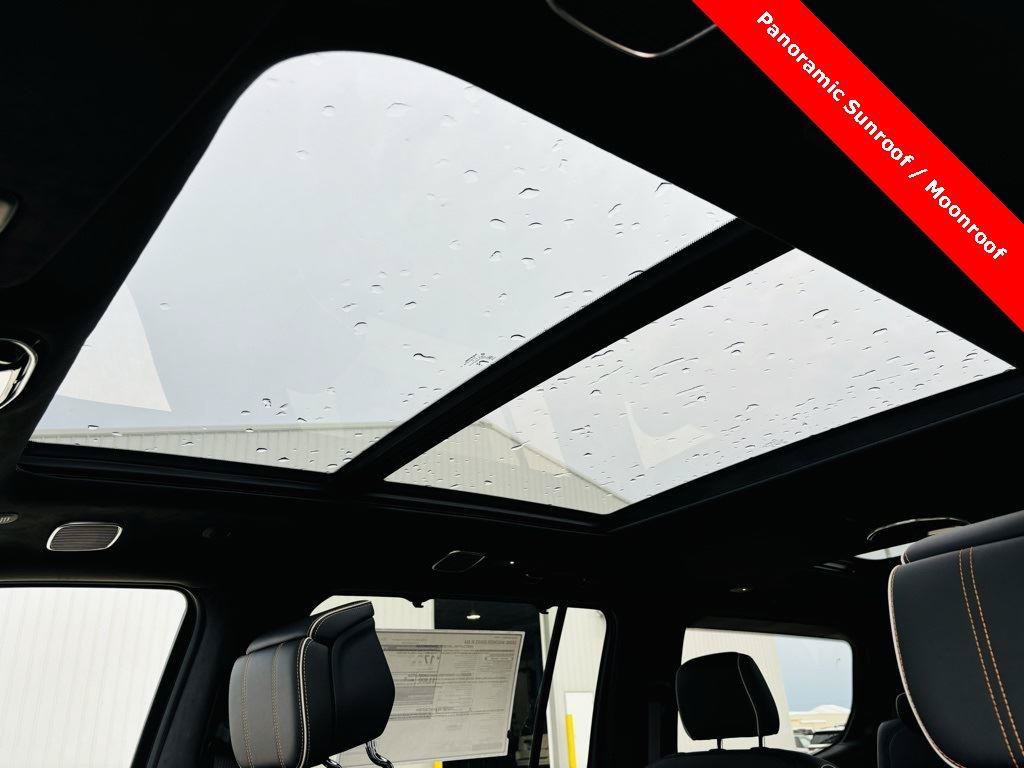 New 2024 Jeep Grand Wagoneer Series III AWD/4WD image 3