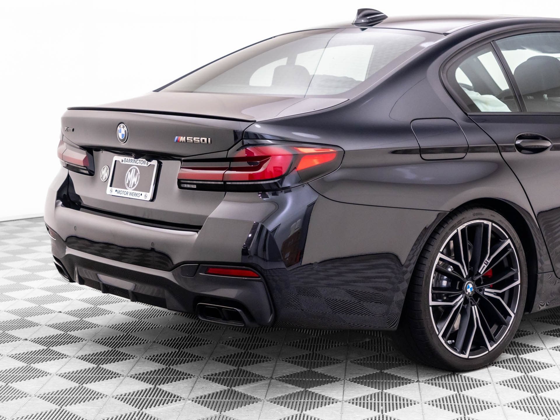 Used 2023 BMW M550i xDrive w/ Shadowloine Package AWD/4WD image 38