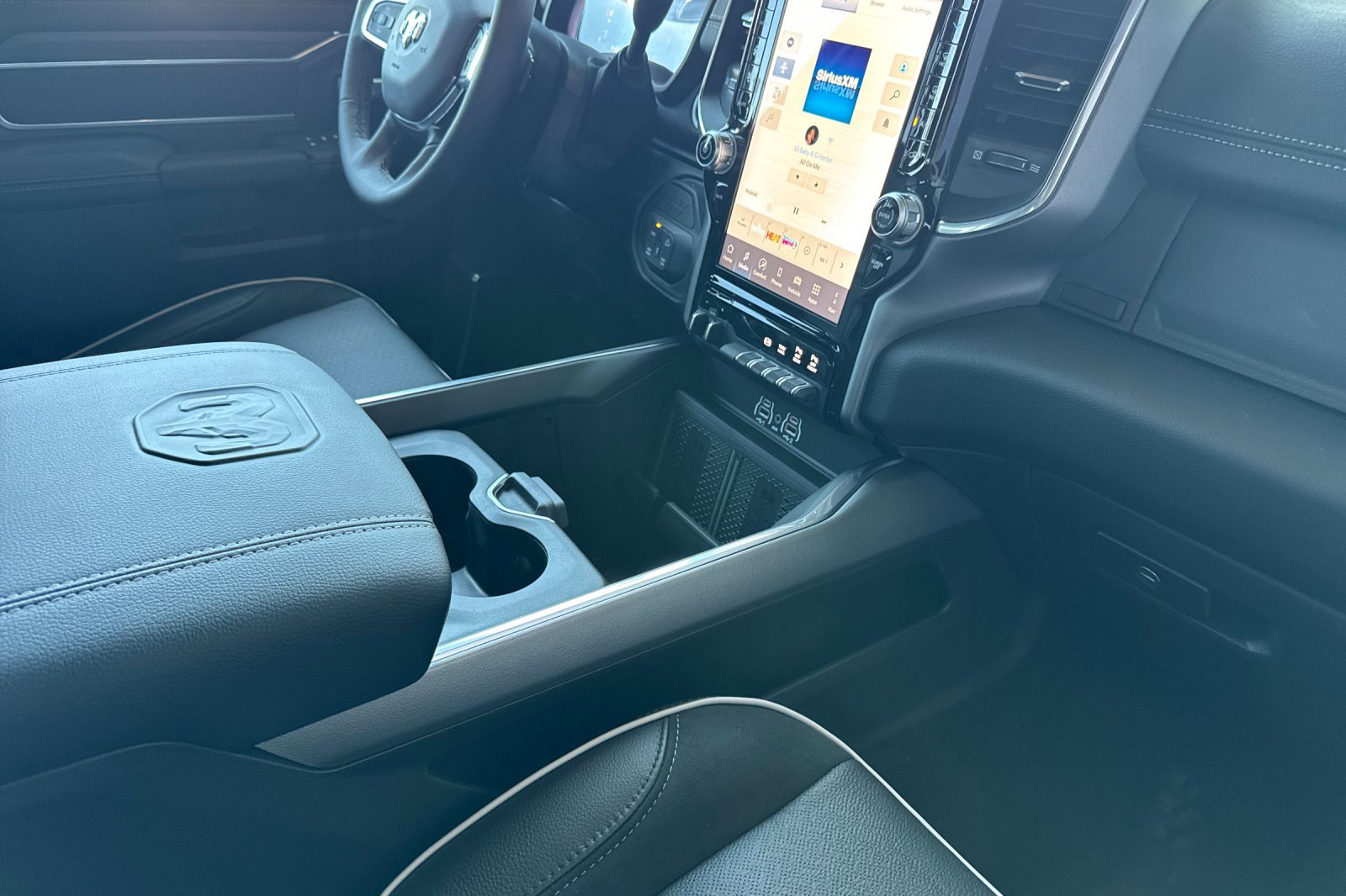 New 2026 RAM 2500 Laramie AWD/4WD image 14