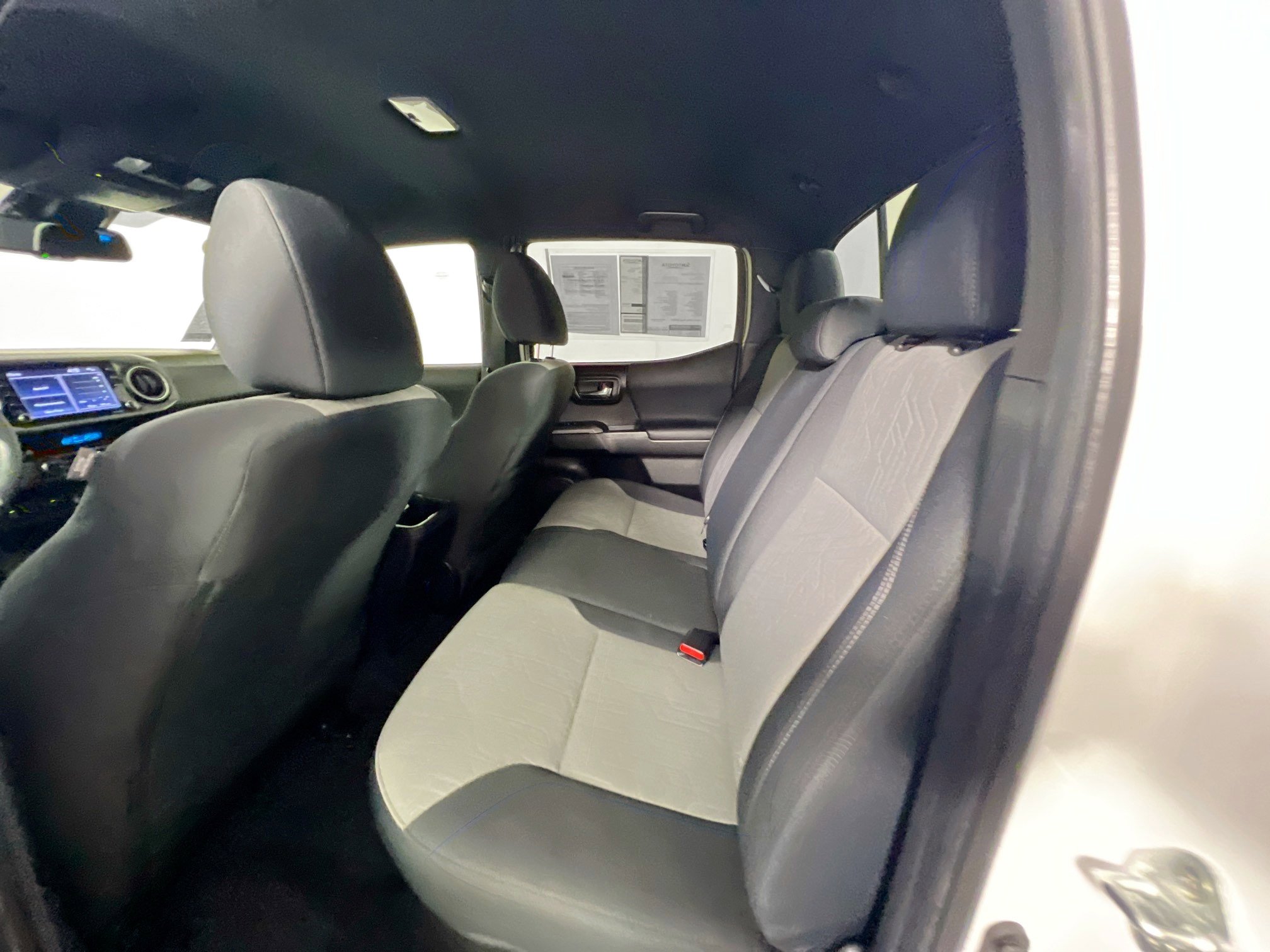 Used 2022 Toyota Tacoma TRD Sport w/ Technology Package image 29