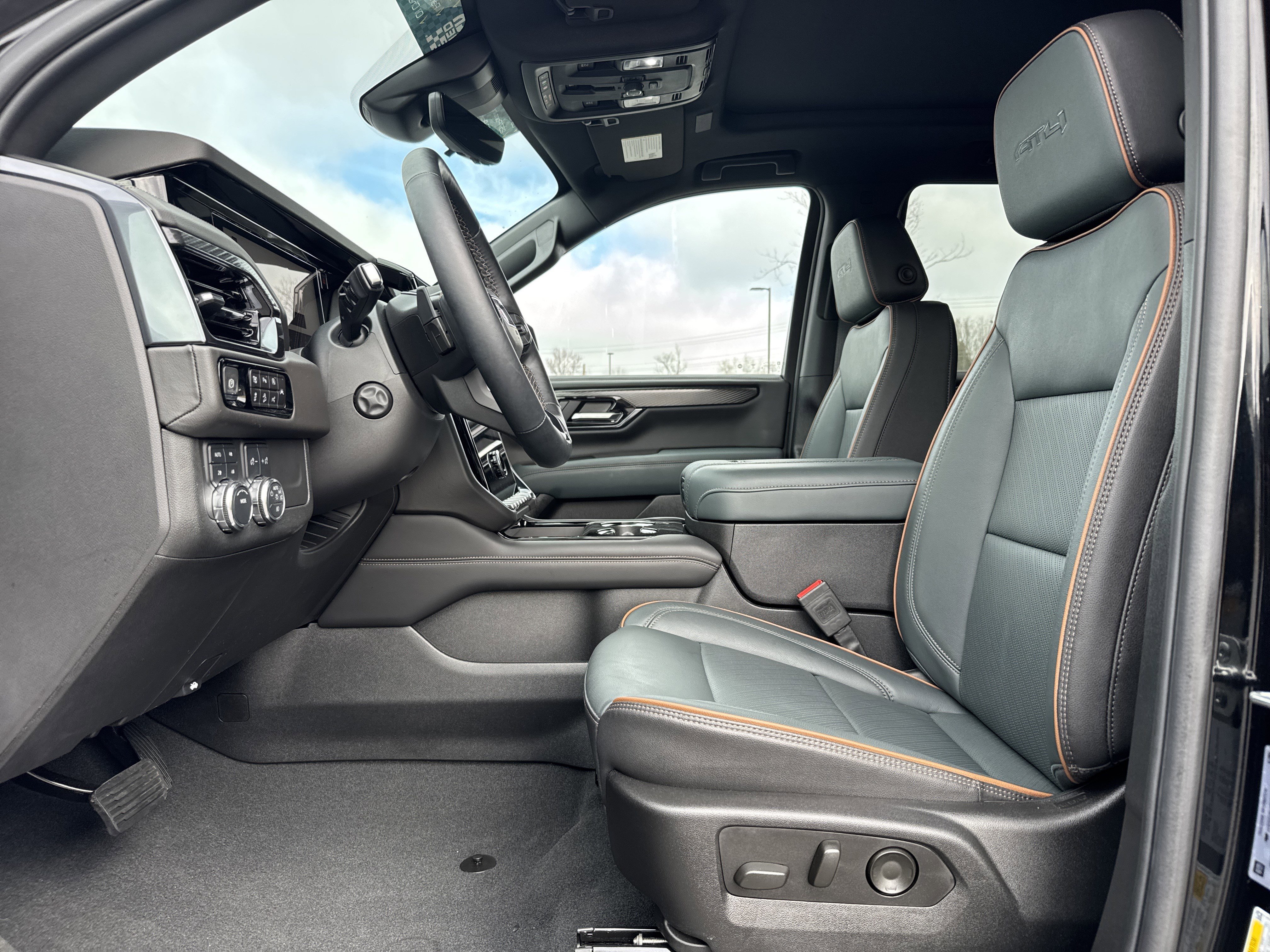 Used 2025 GMC Yukon AT4 w/ AT4 Premium Package image 16