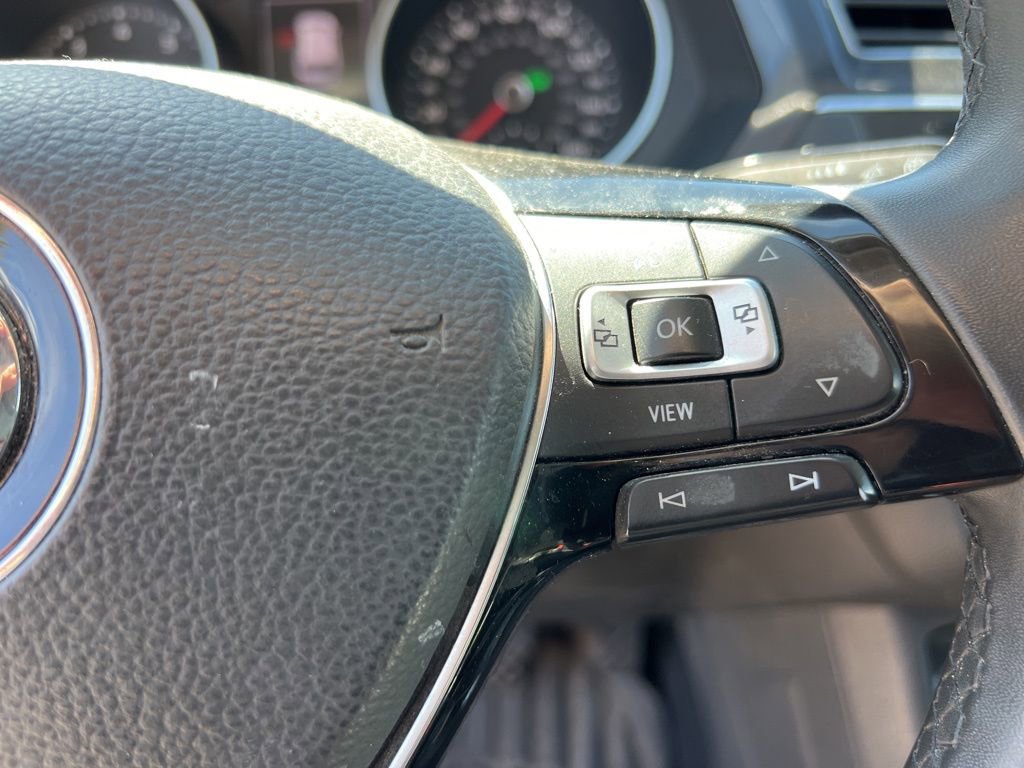 Used 2020 Volkswagen Tiguan SE image 12
