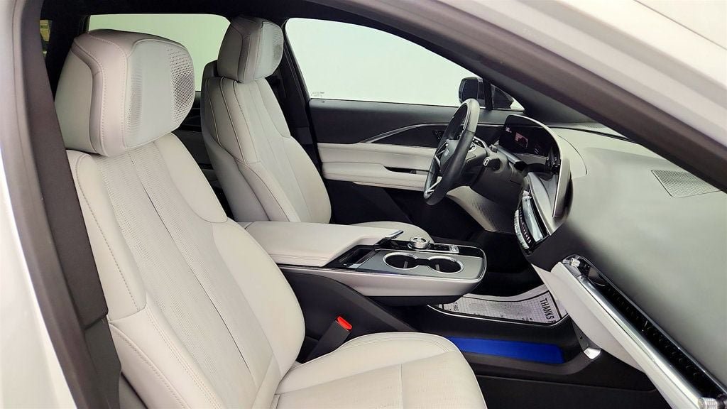 Used 2024 Cadillac Lyriq Sport RWD image 23