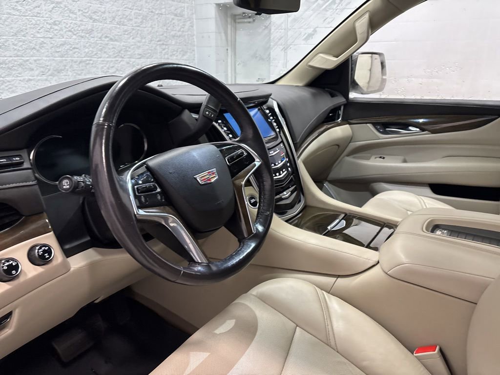 Used 2020 Cadillac Escalade Premium Luxury image 15