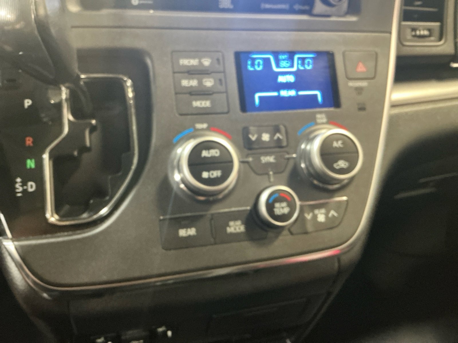 Used 2019 Toyota Sienna SE Premium w/ Carpet Mat Package AWD/4WD image 12