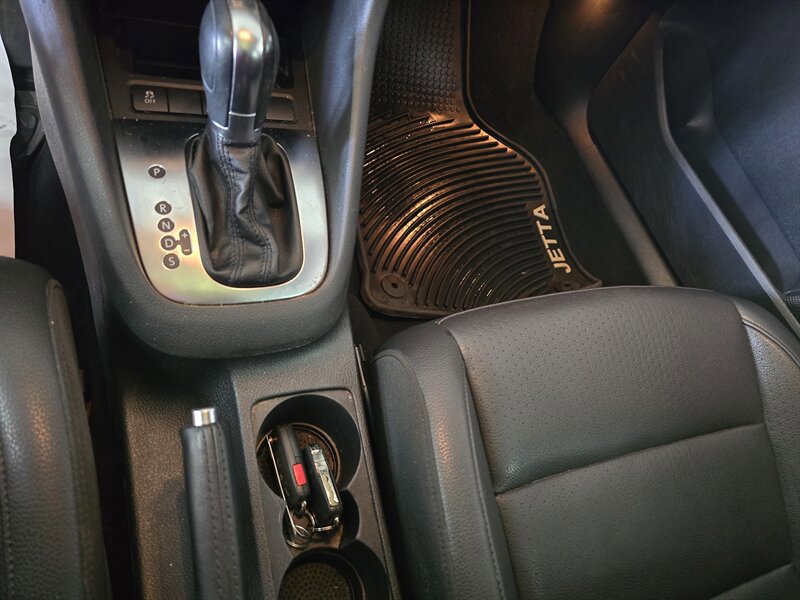 Used 2013 Volkswagen Jetta TDI FWD image 17