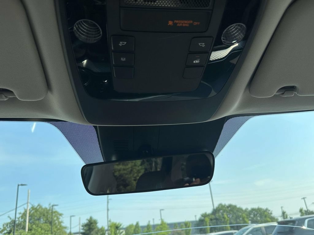 New 2024 Kia Carnival LX FWD image 29
