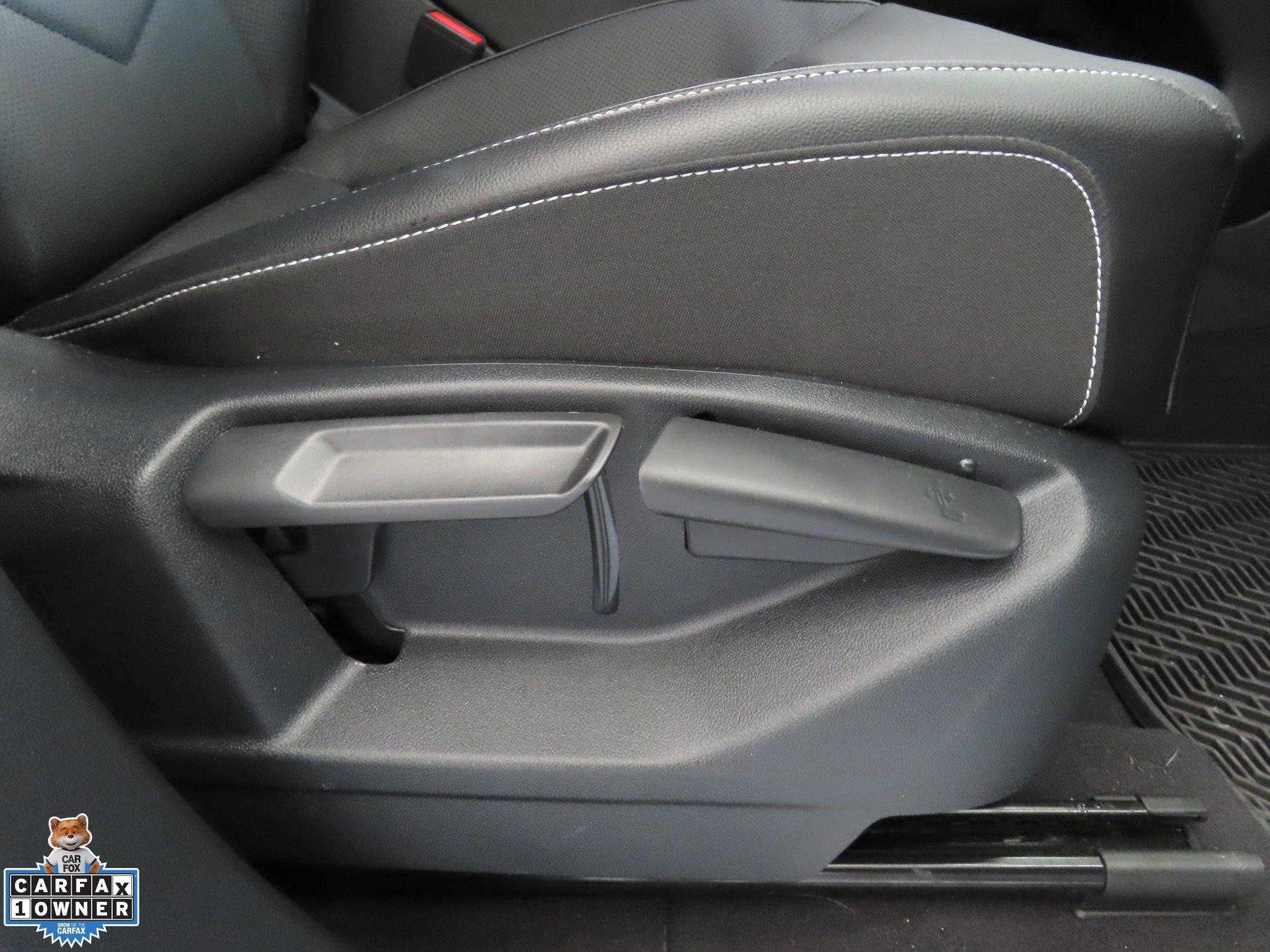 Used 2024 Volkswagen Atlas SE w/ Black Wheel Package FWD image 26