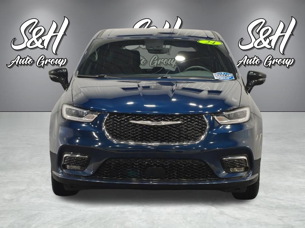 Used 2024 Chrysler Pacifica Touring image 12